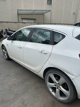 Carica l'immagine nel visualizzatore di Gallery, Ricambi Usati Opel Astra J 1.7 Diesel ( Cod. Motore A17DTR ) 2013