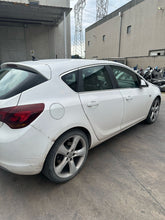 Carica l'immagine nel visualizzatore di Gallery, Ricambi Usati Opel Astra J 1.7 Diesel ( Cod. Motore A17DTR ) 2013