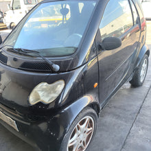 Carica l&#39;immagine nel visualizzatore di Gallery, Ricambi Usati Smart ForTwo 450 2002 Faro a 8 600 Benzina
