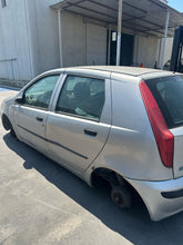 Carica l&#39;immagine nel visualizzatore di Gallery, Ricambi Usati Fiat Punto 188 2 Serie 2001 188A4000
